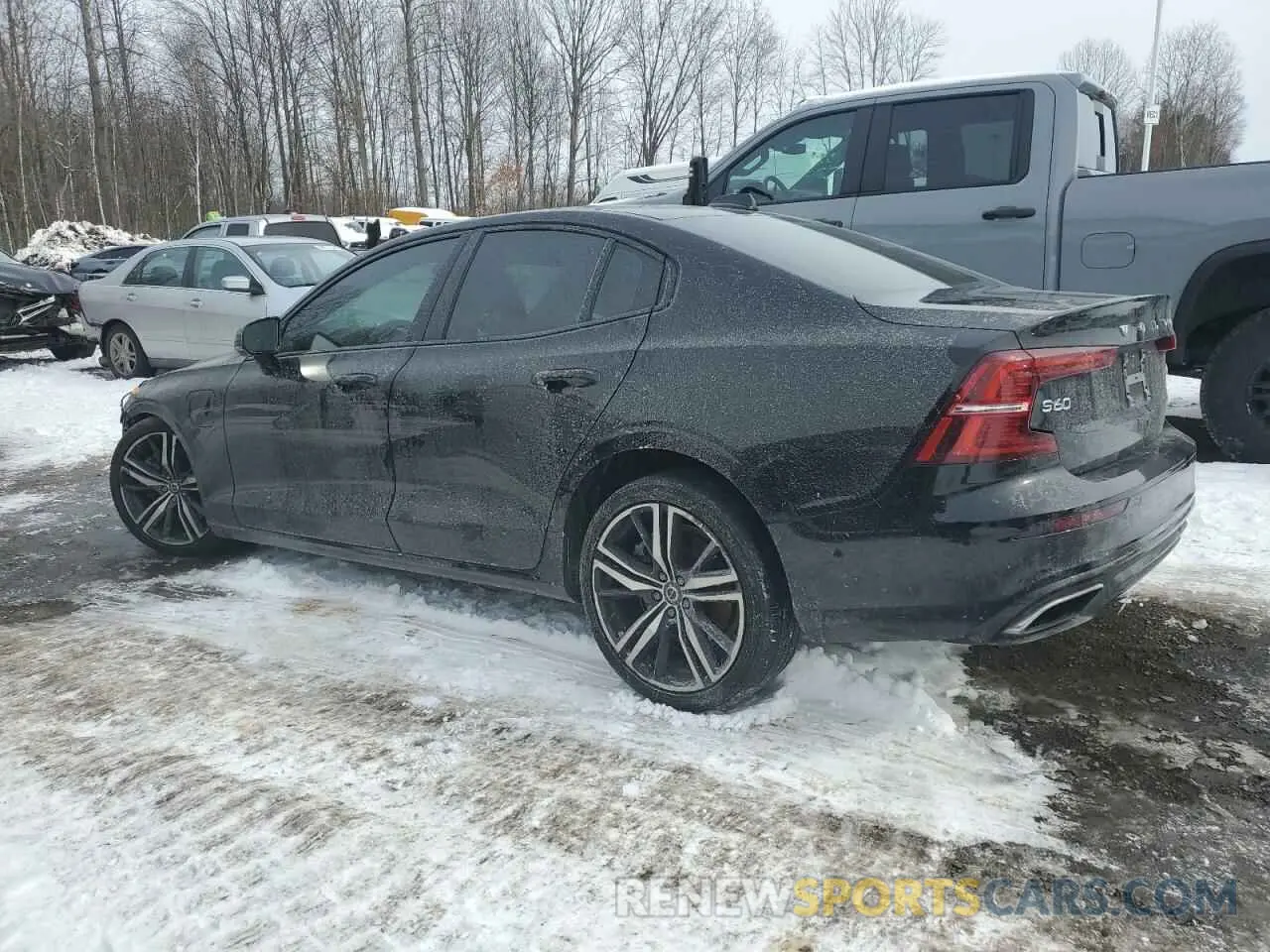 2 fotografías del automóvil dañado 7JRBR0FM0KG018082 VOLVO S60 2019