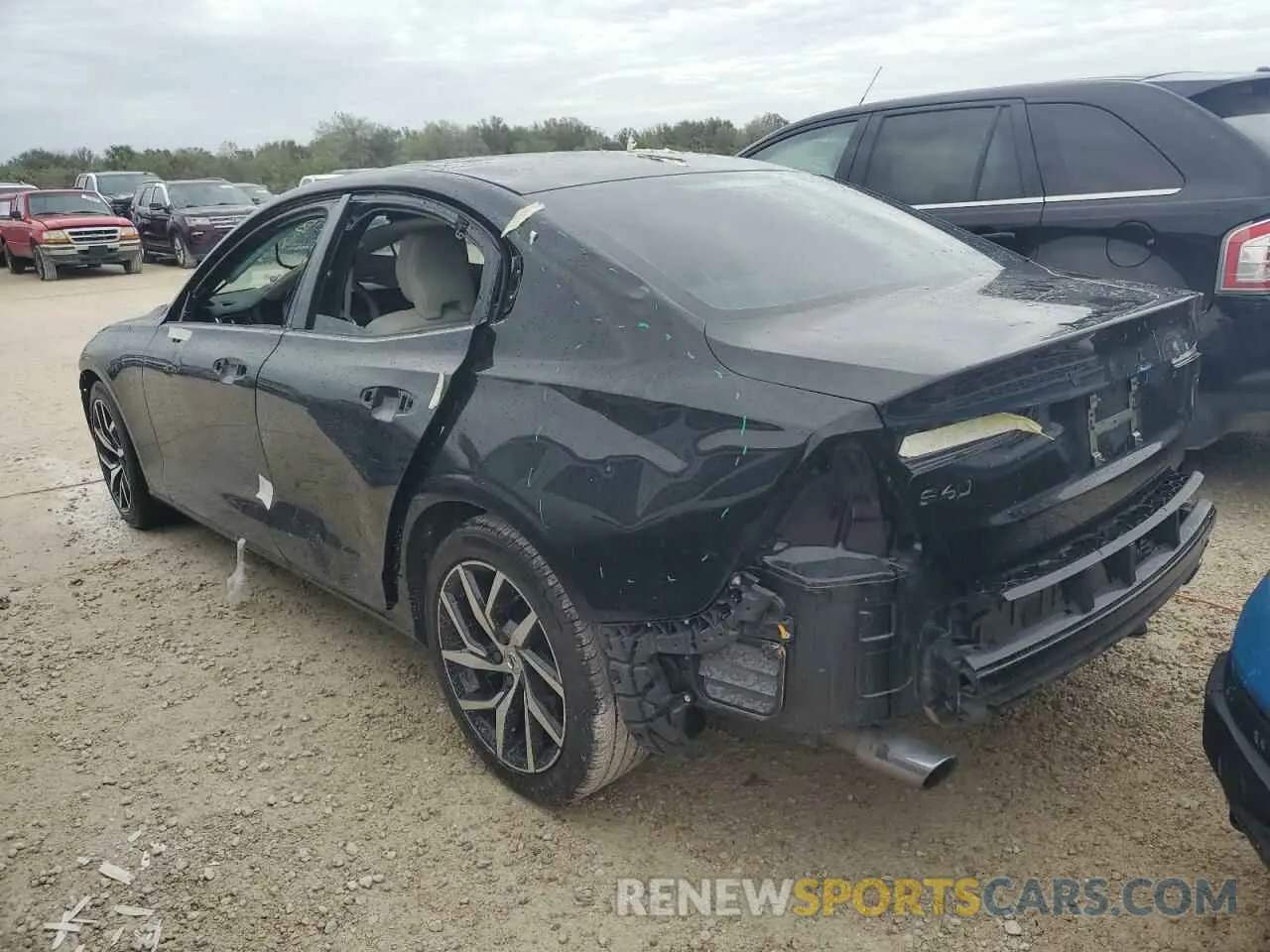 2 fotografías del automóvil dañado 7JR102FK0LG048975 VOLVO S60 2020