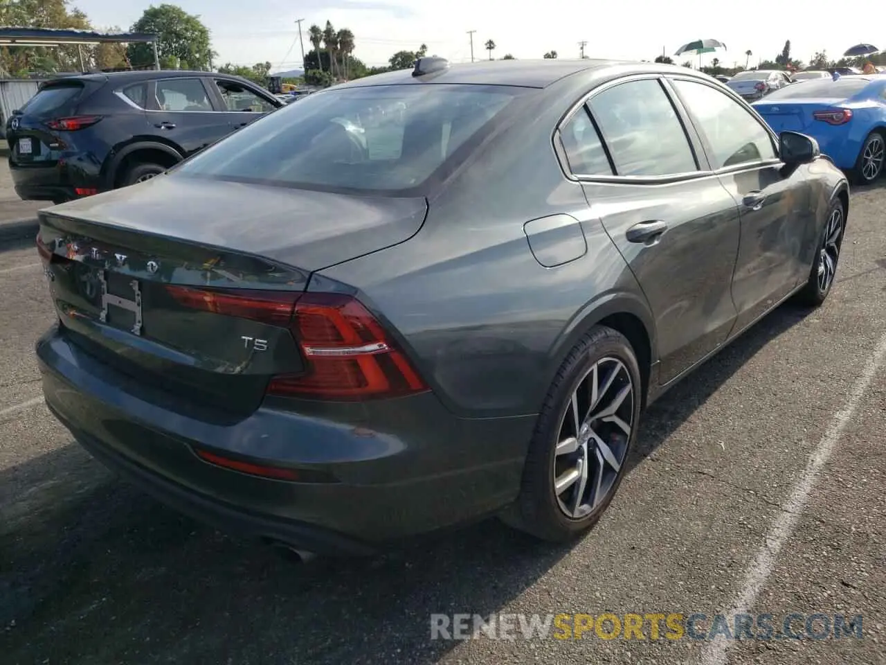 4 fotografías del automóvil dañado 7JR102FK2LG049898 VOLVO S60 2020