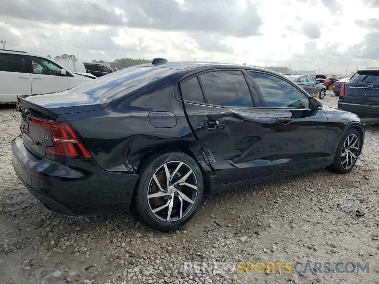 3 fotografías del automóvil dañado 7JR102FK2LG066880 VOLVO S60 2020