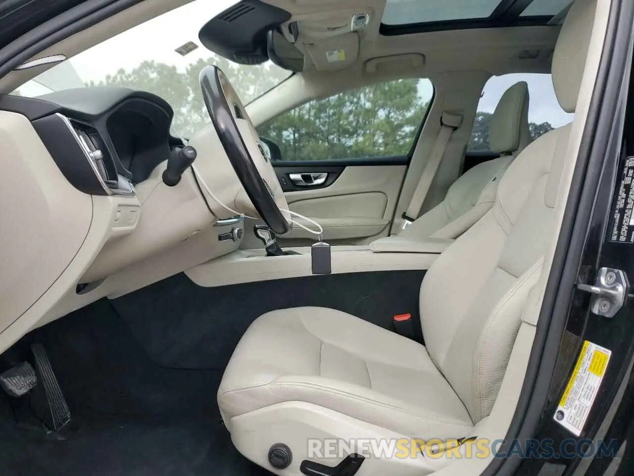 7 fotografías del automóvil dañado 7JR102FK2LG066880 VOLVO S60 2020