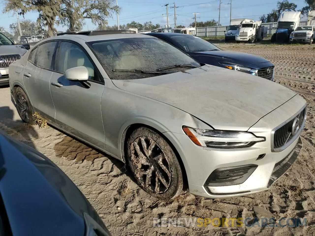 4 fotografías del automóvil dañado 7JR102FK3LG072798 VOLVO S60 2020