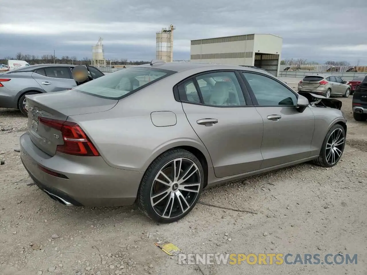 3 fotografías del automóvil dañado 7JR102FK6LG064744 VOLVO S60 2020