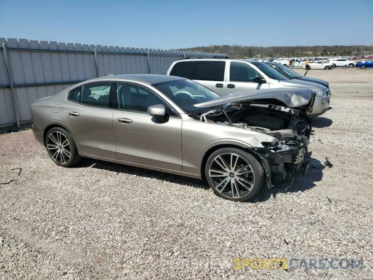 4 fotografías del automóvil dañado 7JR102FK6LG064744 VOLVO S60 2020