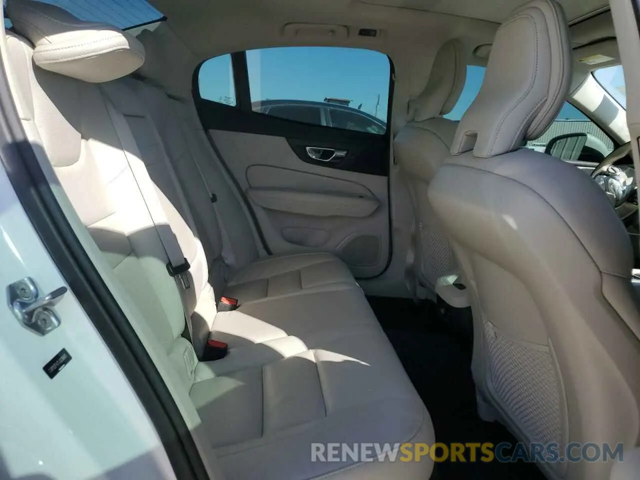 10 fotografías del automóvil dañado 7JR102FK7LG038685 VOLVO S60 2020