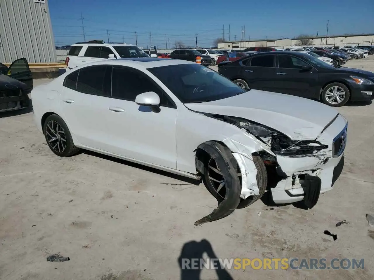 4 fotografías del automóvil dañado 7JR102FK7LG038685 VOLVO S60 2020