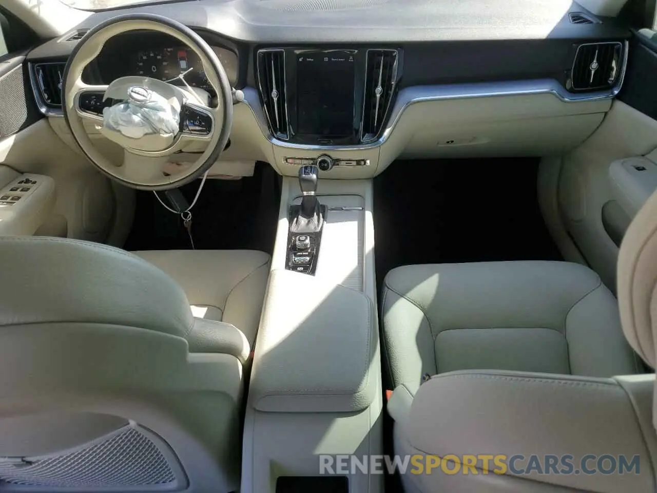 8 fotografías del automóvil dañado 7JR102FK7LG038685 VOLVO S60 2020