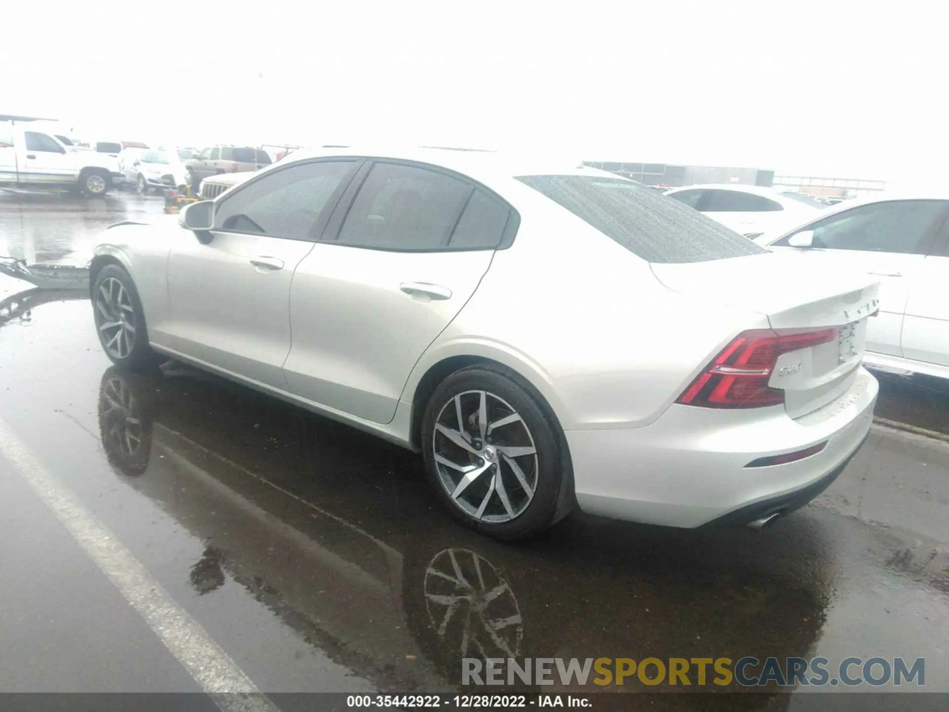 3 fotografías del automóvil dañado 7JR102FK8LG073106 VOLVO S60 2020