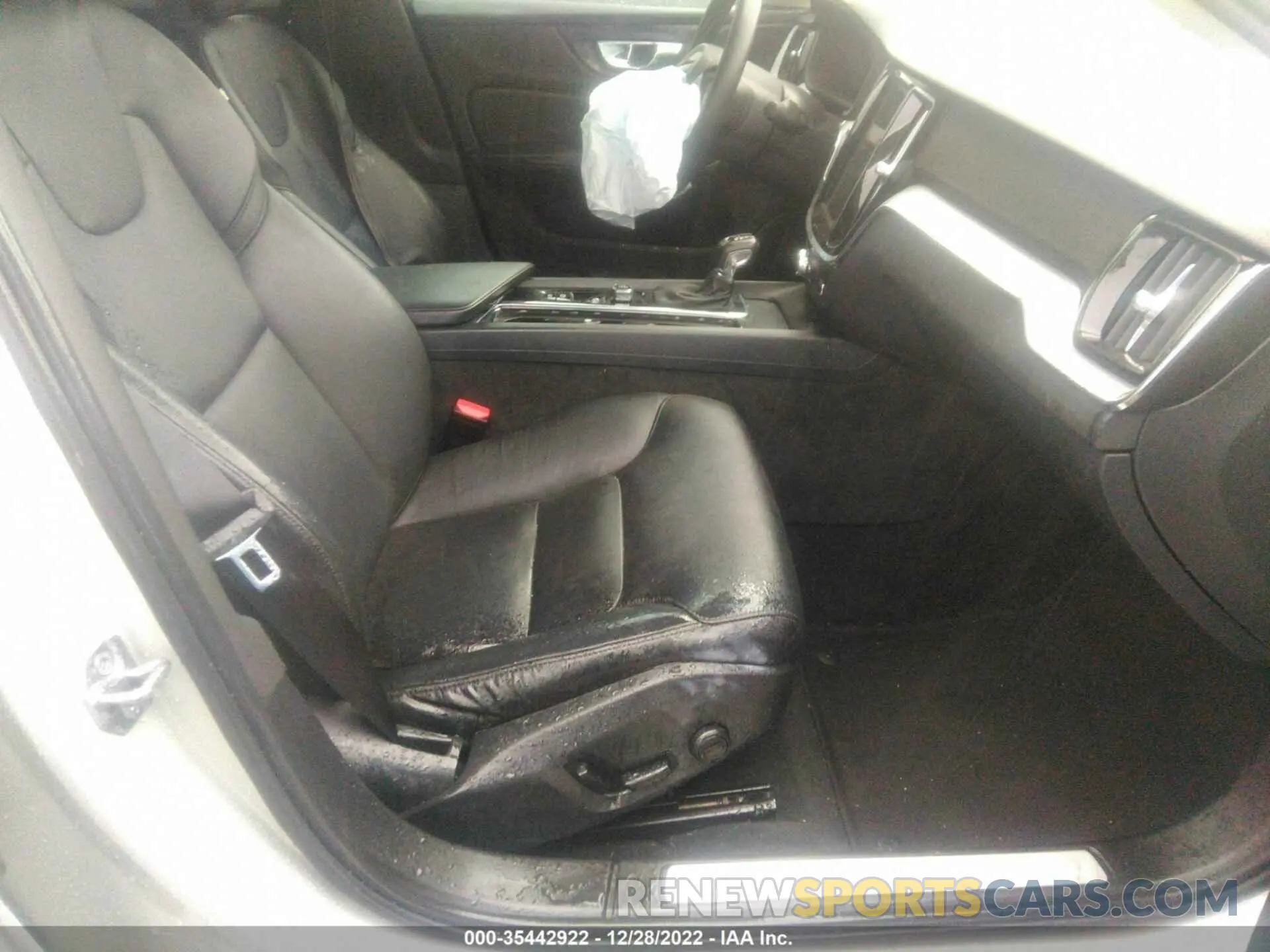 5 fotografías del automóvil dañado 7JR102FK8LG073106 VOLVO S60 2020