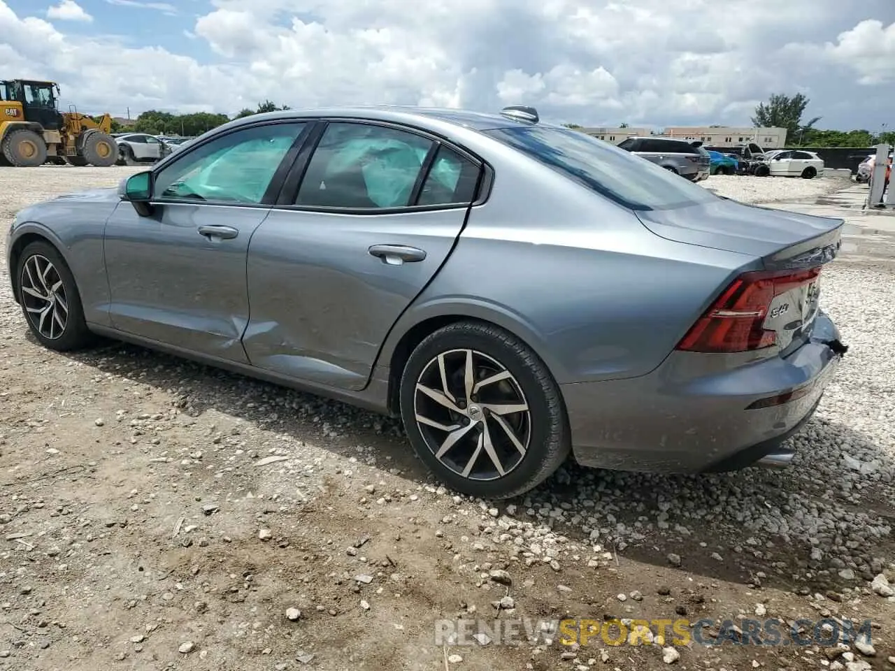 2 fotografías del automóvil dañado 7JR102FK9LG042057 VOLVO S60 2020