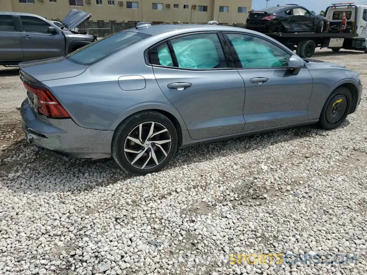 3 fotografías del automóvil dañado 7JR102FK9LG042057 VOLVO S60 2020