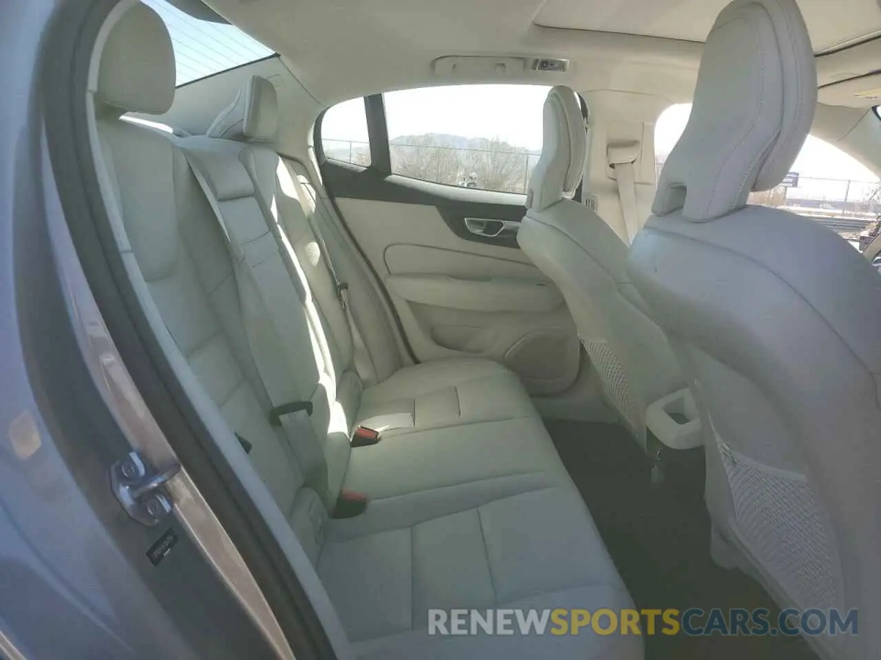 10 fotografías del automóvil dañado 7JR102FK9LG047954 VOLVO S60 2020