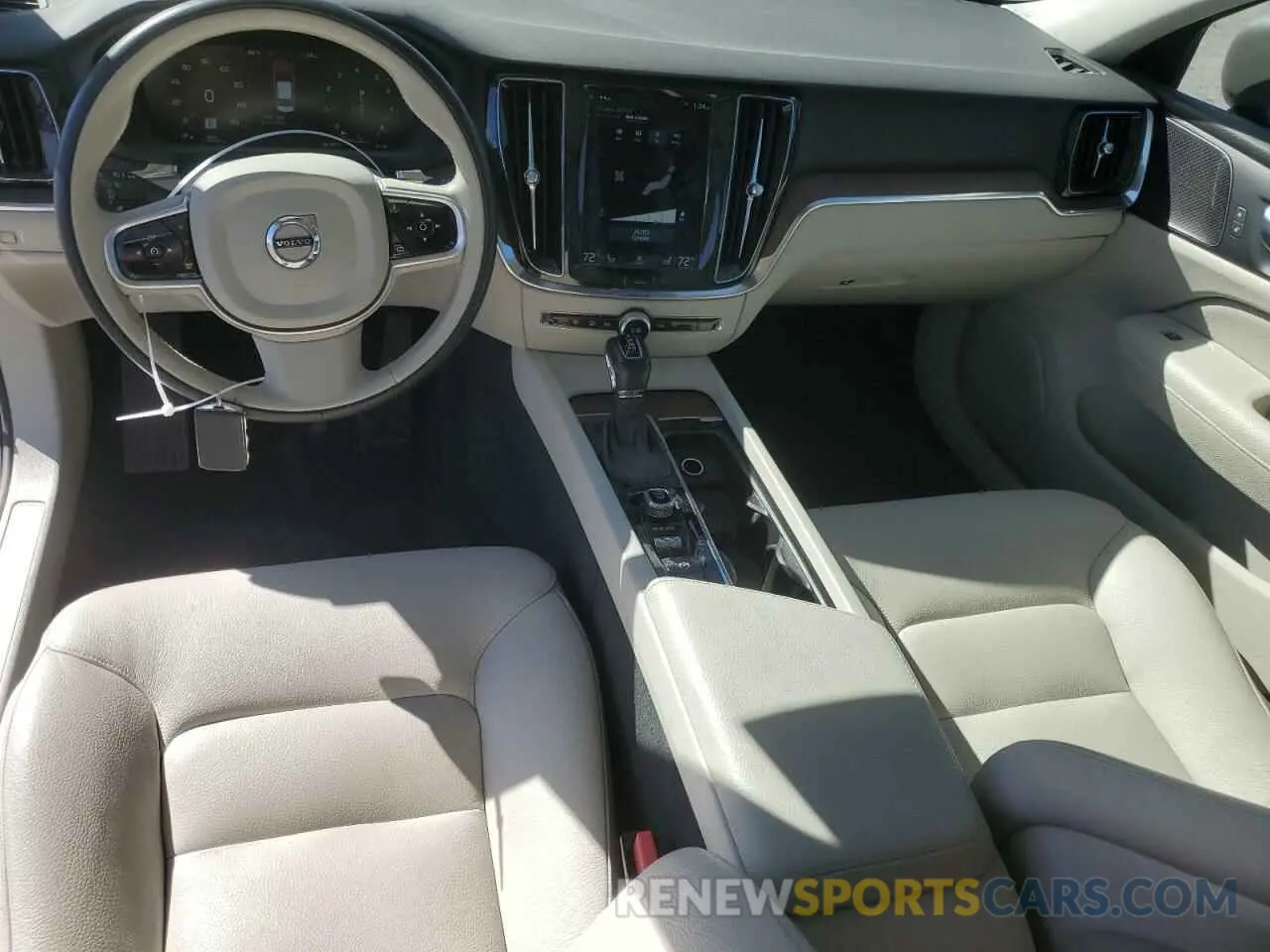 8 fotografías del automóvil dañado 7JR102FK9LG047954 VOLVO S60 2020