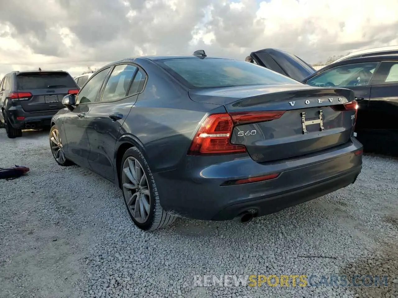 3 fotografías del automóvil dañado 7JR102FK9LG054211 VOLVO S60 2020