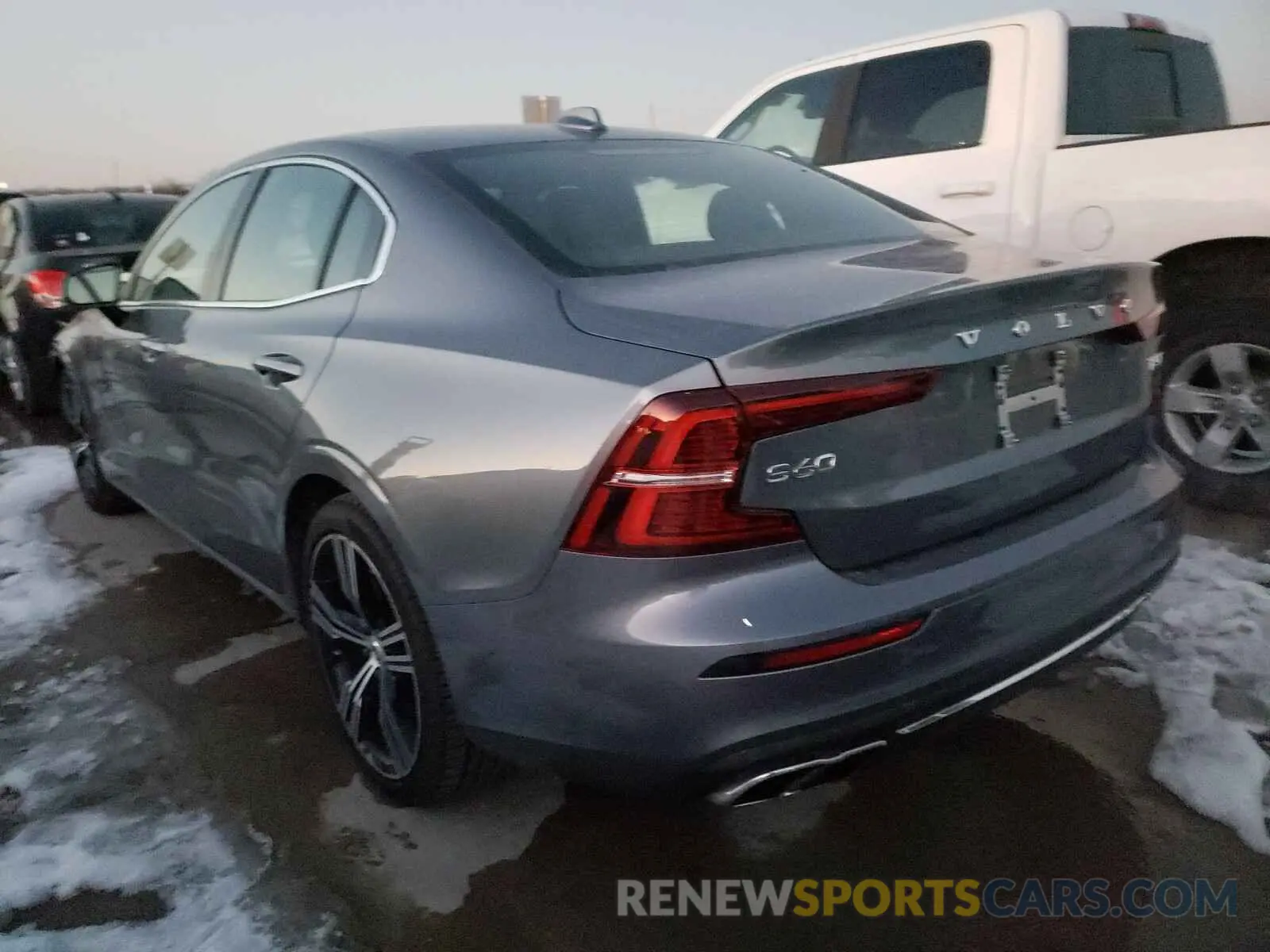3 fotografías del automóvil dañado 7JR102FL2LG073062 VOLVO S60 2020
