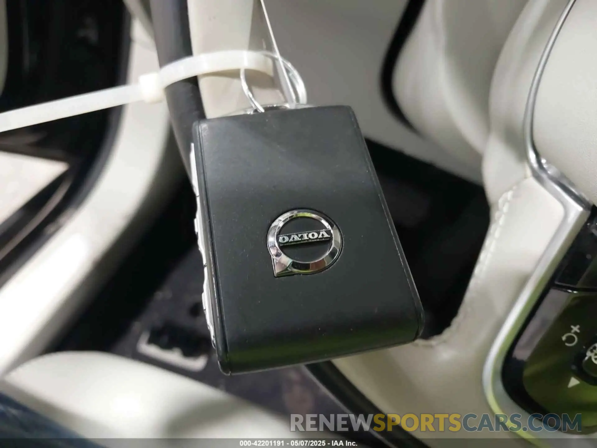 11 fotografías del automóvil dañado 7JRA22TK2LG037409 VOLVO S60 2020