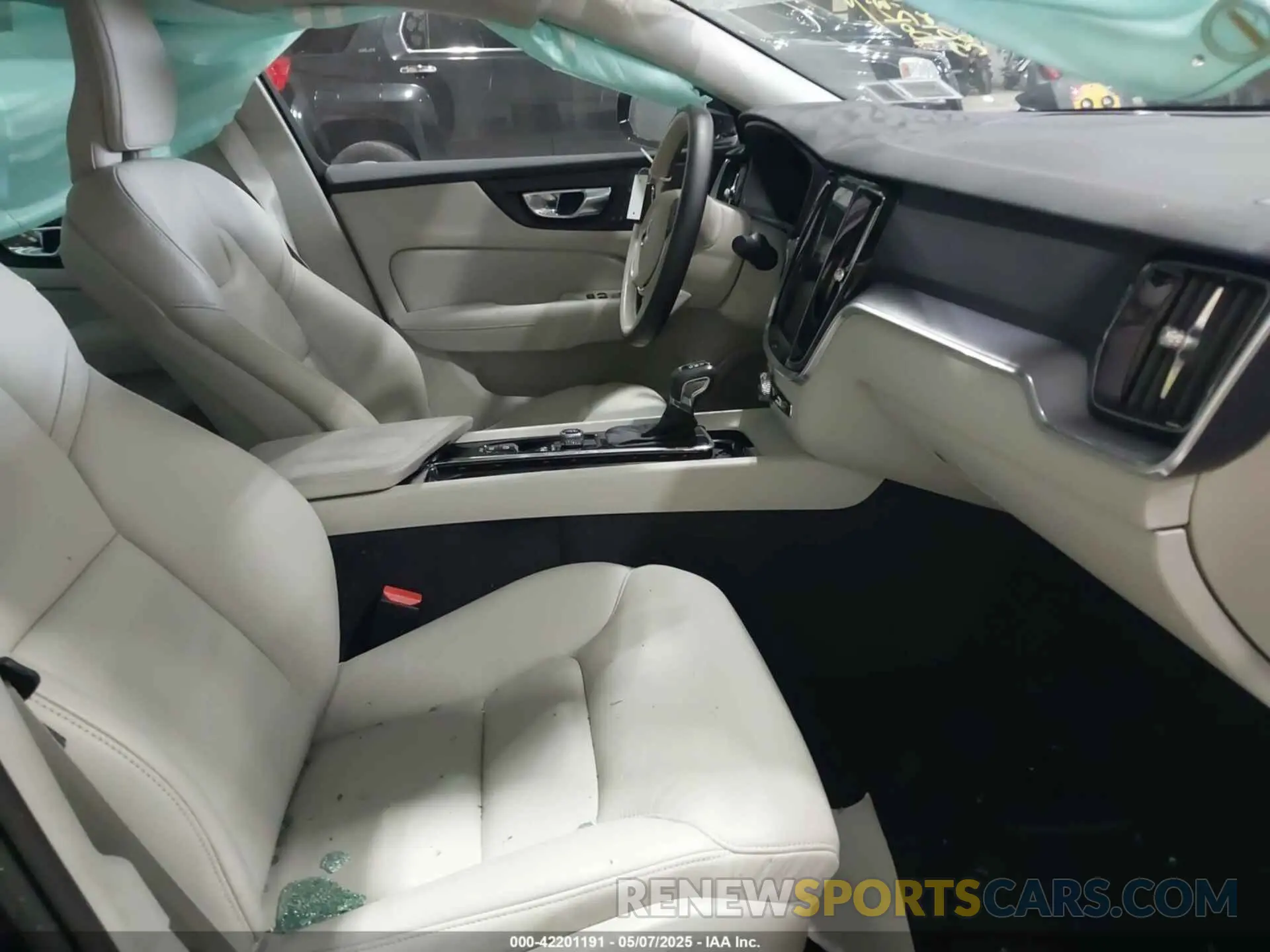 5 fotografías del automóvil dañado 7JRA22TK2LG037409 VOLVO S60 2020