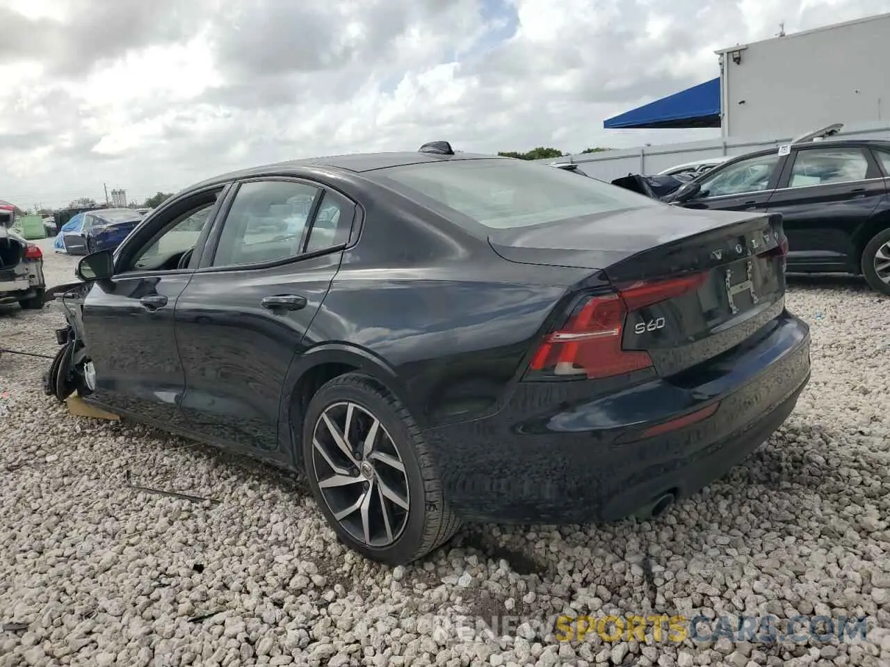 2 fotografías del automóvil dañado 7JRA22TK2LG063928 VOLVO S60 2020