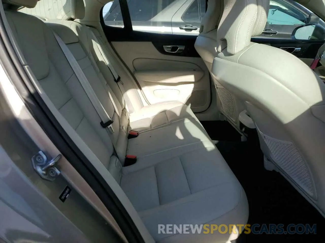10 fotografías del automóvil dañado 7JRA22TK3LG064215 VOLVO S60 2020