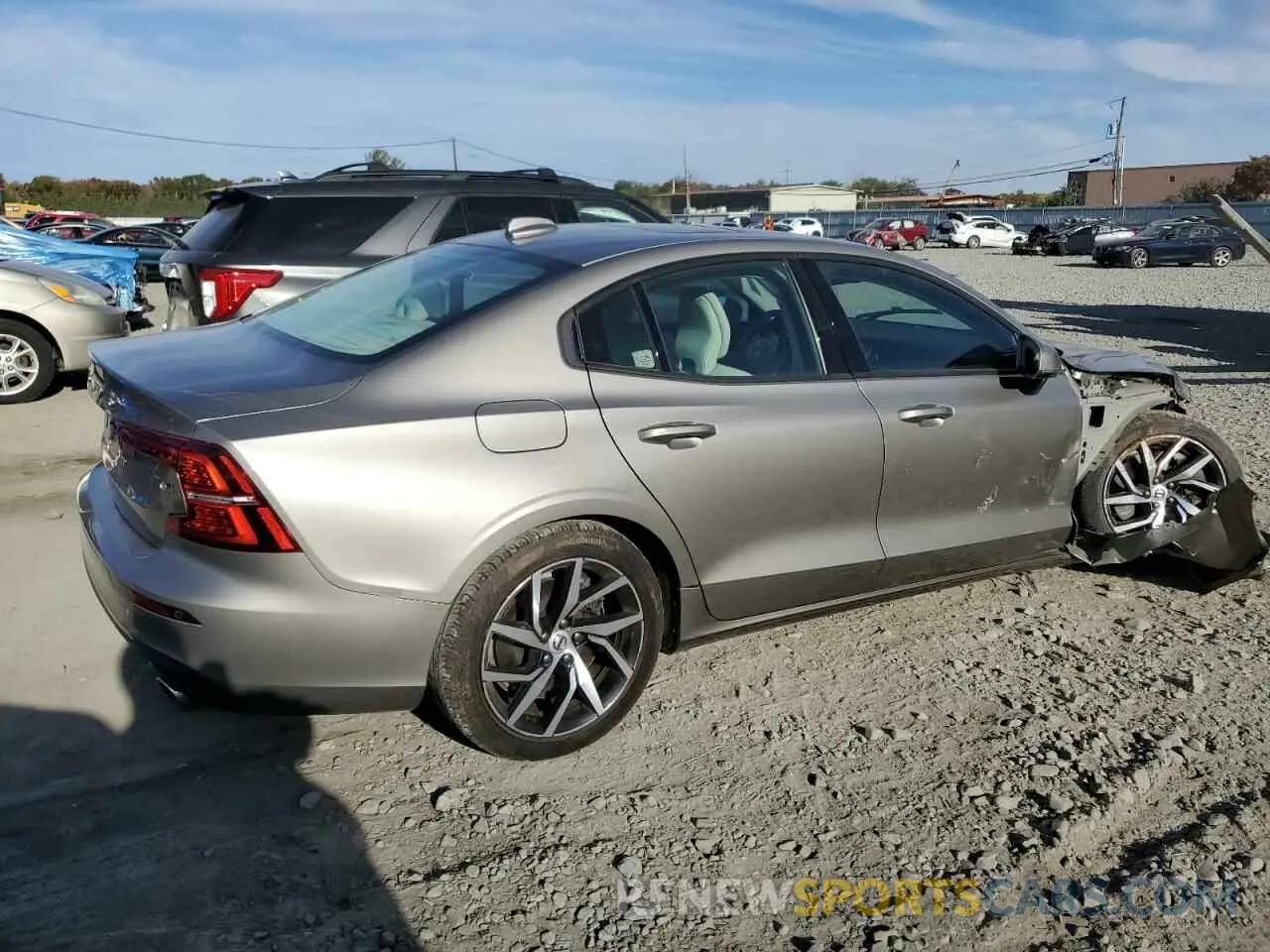 3 fotografías del automóvil dañado 7JRA22TK3LG064215 VOLVO S60 2020