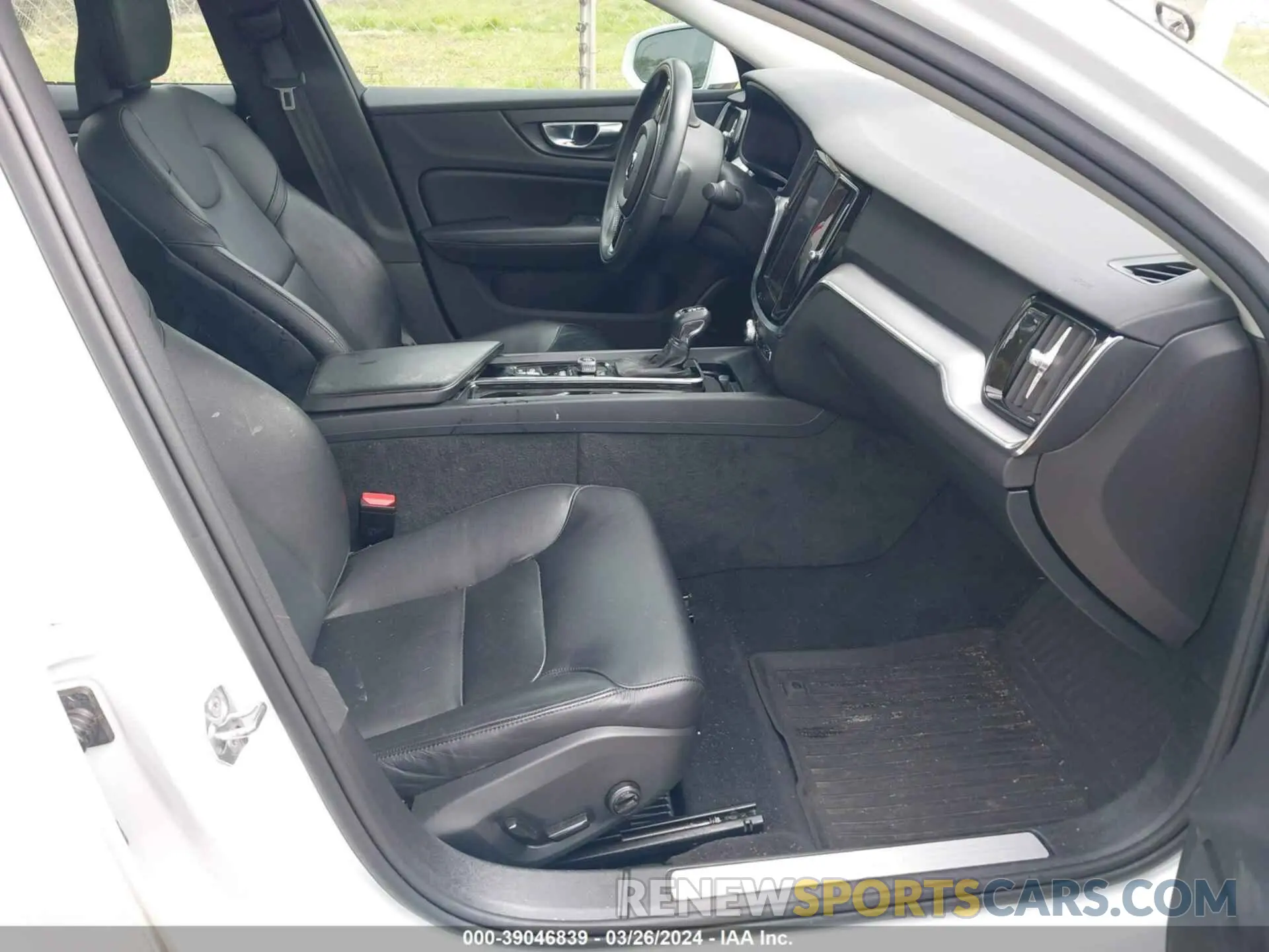 5 fotografías del automóvil dañado 7JRA22TK4LG048136 VOLVO S60 2020