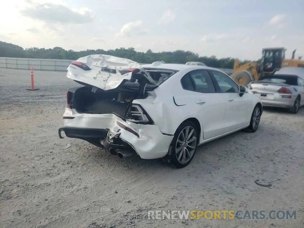 4 fotografías del automóvil dañado 7JRA22TK6LG030396 VOLVO S60 2020