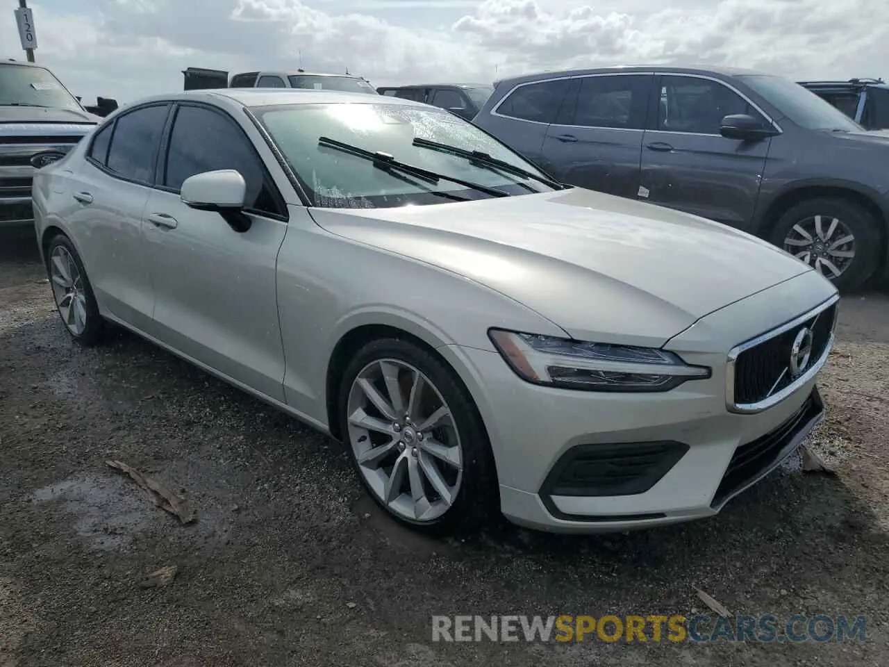 4 fotografías del automóvil dañado 7JRA22TK6LG047893 VOLVO S60 2020
