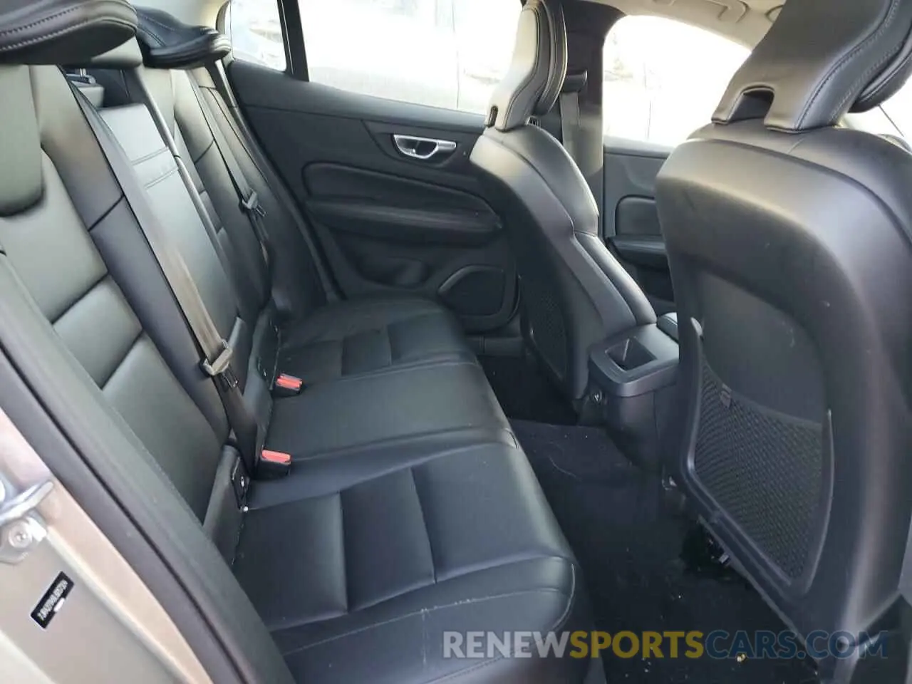 10 fotografías del automóvil dañado 7JRA22TK6LG057324 VOLVO S60 2020