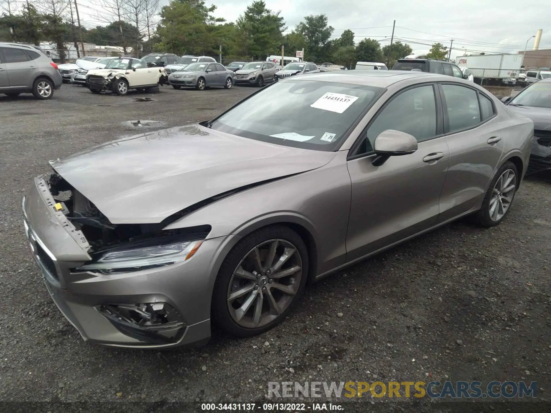 2 fotografías del automóvil dañado 7JRA22TK8LG048625 VOLVO S60 2020