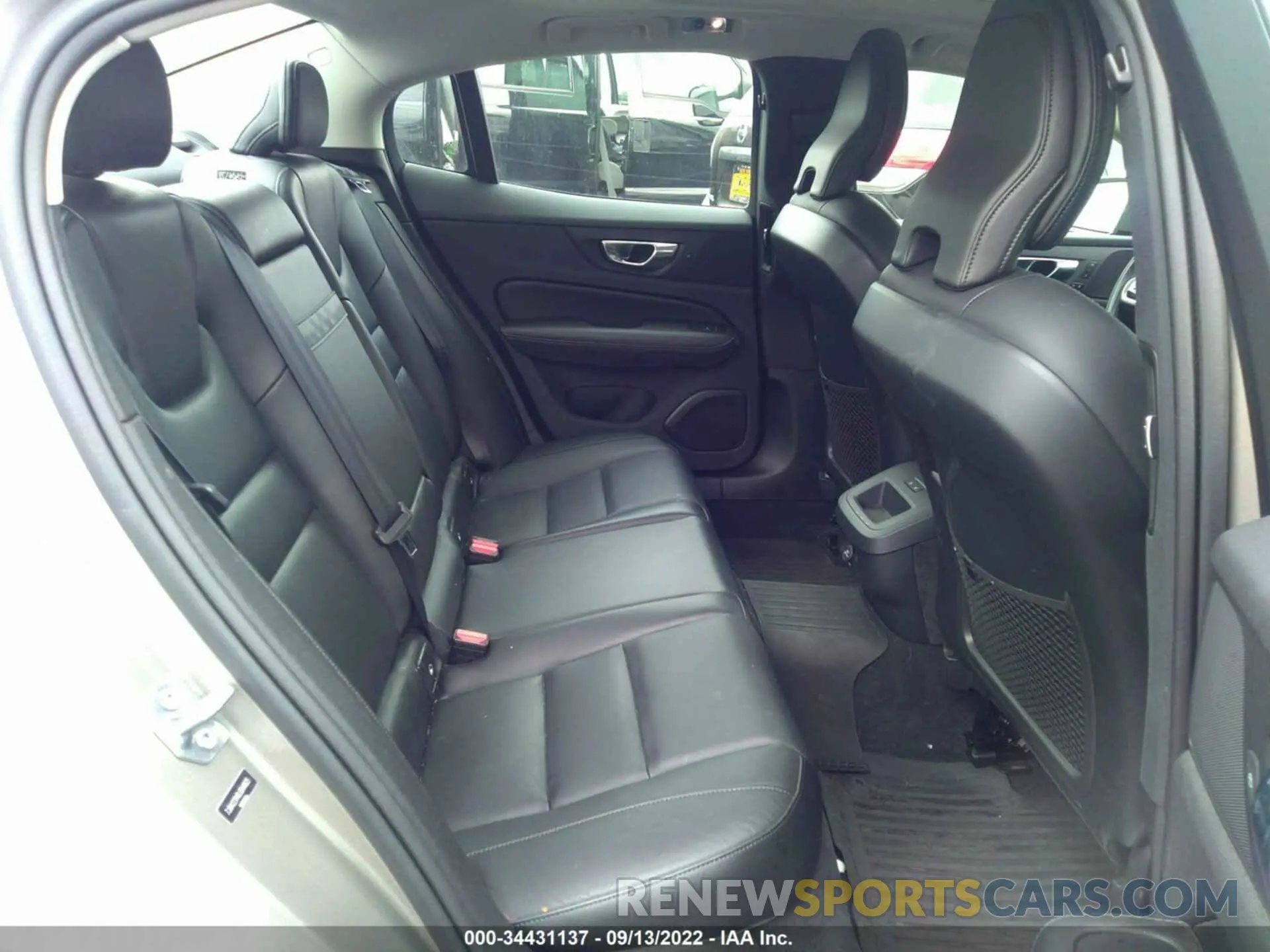 8 fotografías del automóvil dañado 7JRA22TK8LG048625 VOLVO S60 2020