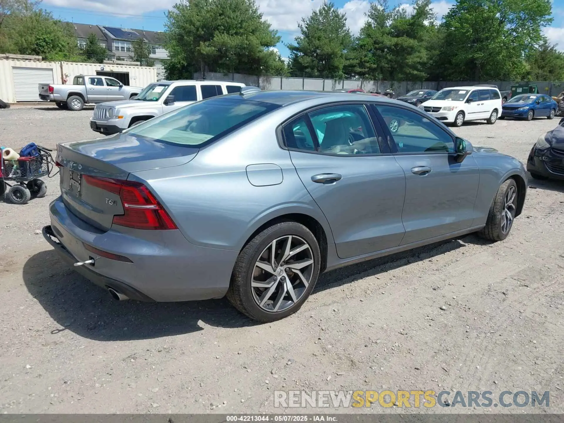 4 fotografías del automóvil dañado 7JRA22TK8LG063920 VOLVO S60 2020