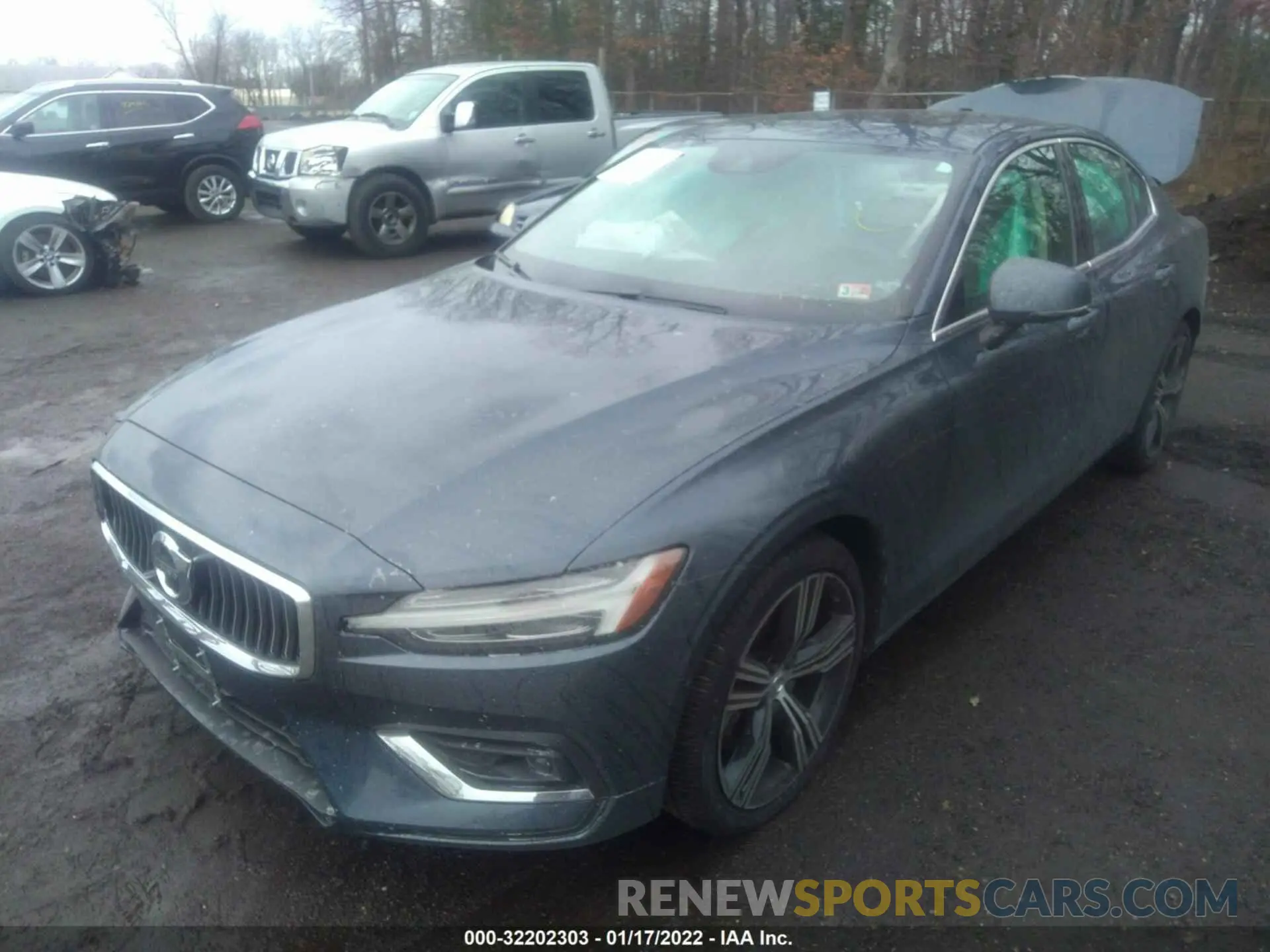 2 fotografías del automóvil dañado 7JRA22TL2LG065106 VOLVO S60 2020