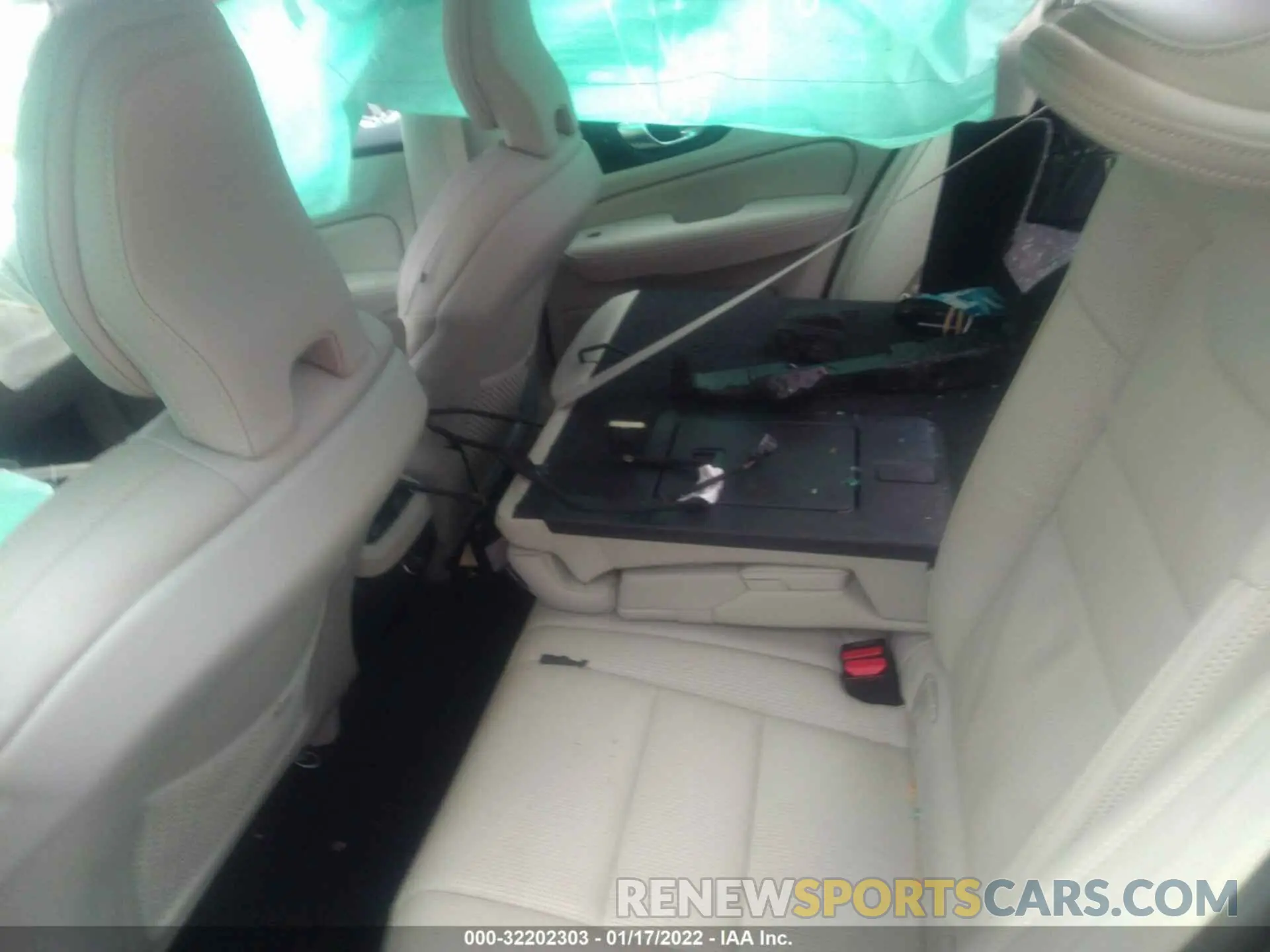 8 fotografías del automóvil dañado 7JRA22TL2LG065106 VOLVO S60 2020