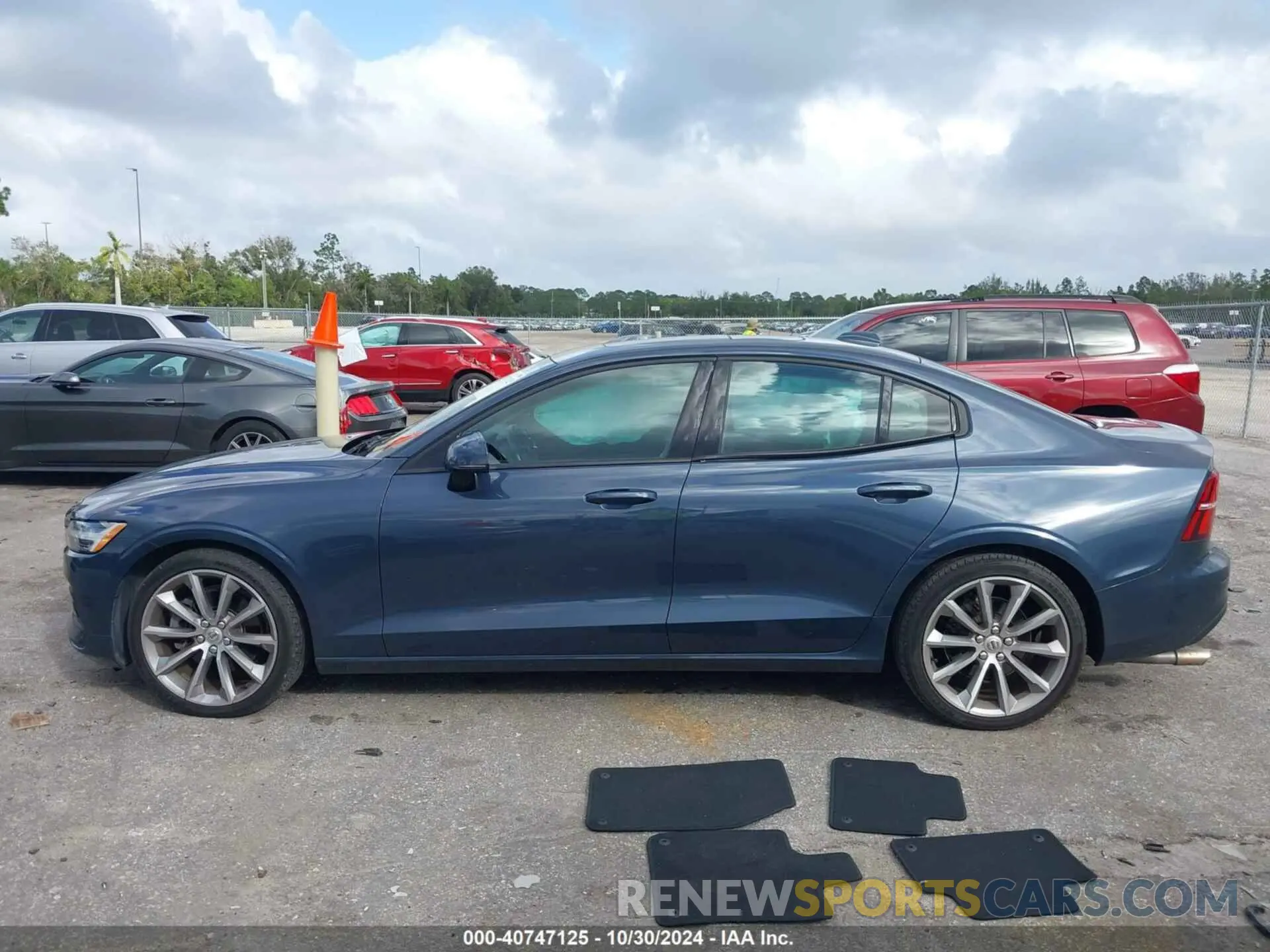 14 fotografías del automóvil dañado 7JR102FK2MG093353 VOLVO S60 2021