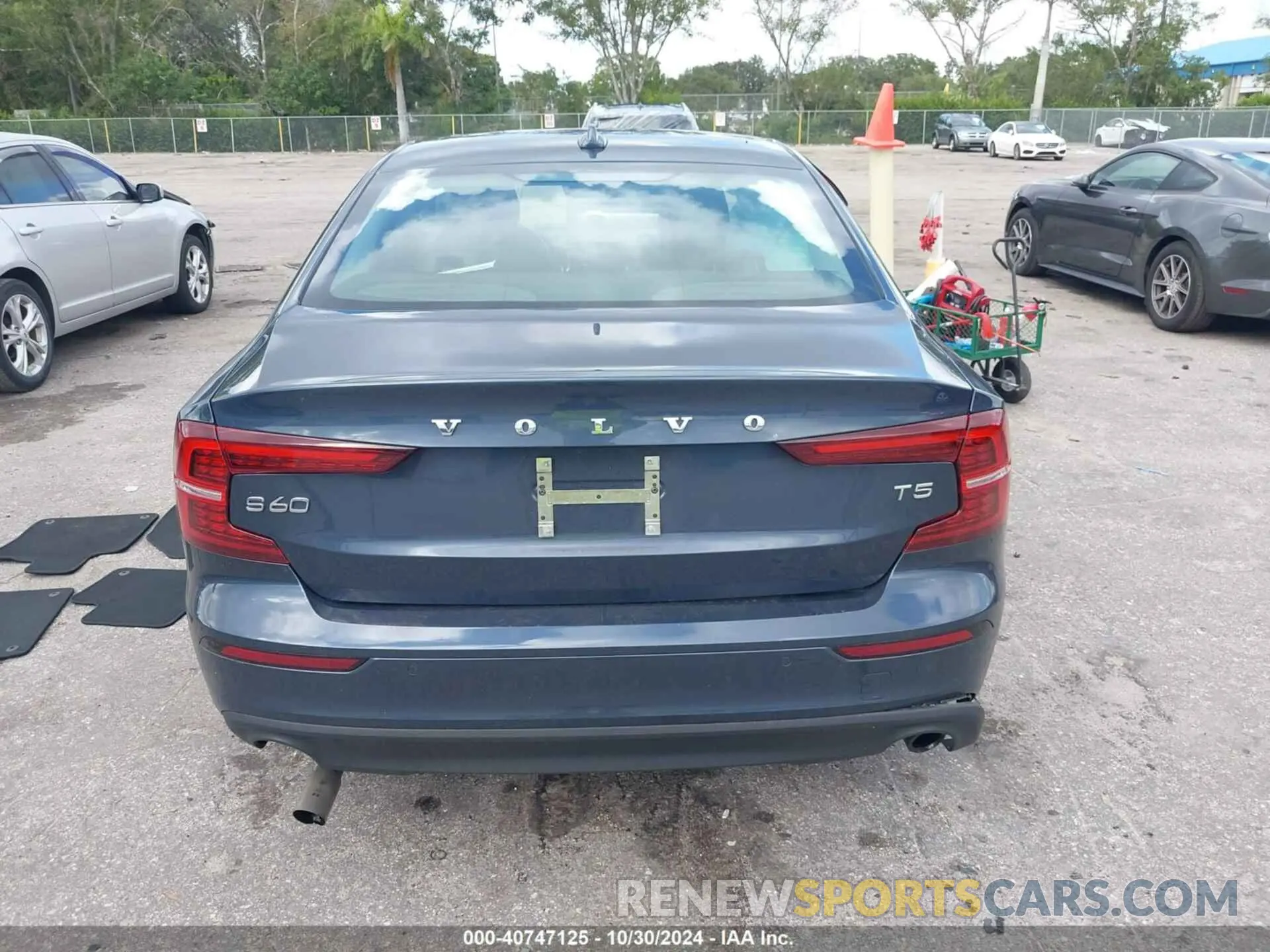 16 fotografías del automóvil dañado 7JR102FK2MG093353 VOLVO S60 2021
