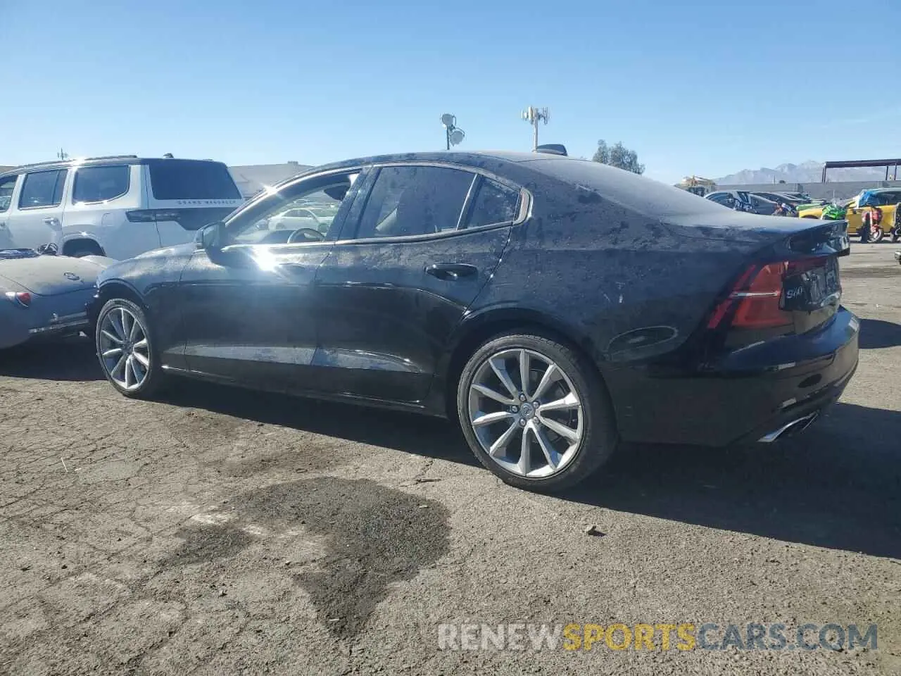 2 fotografías del automóvil dañado 7JR102FK3MG102982 VOLVO S60 2021