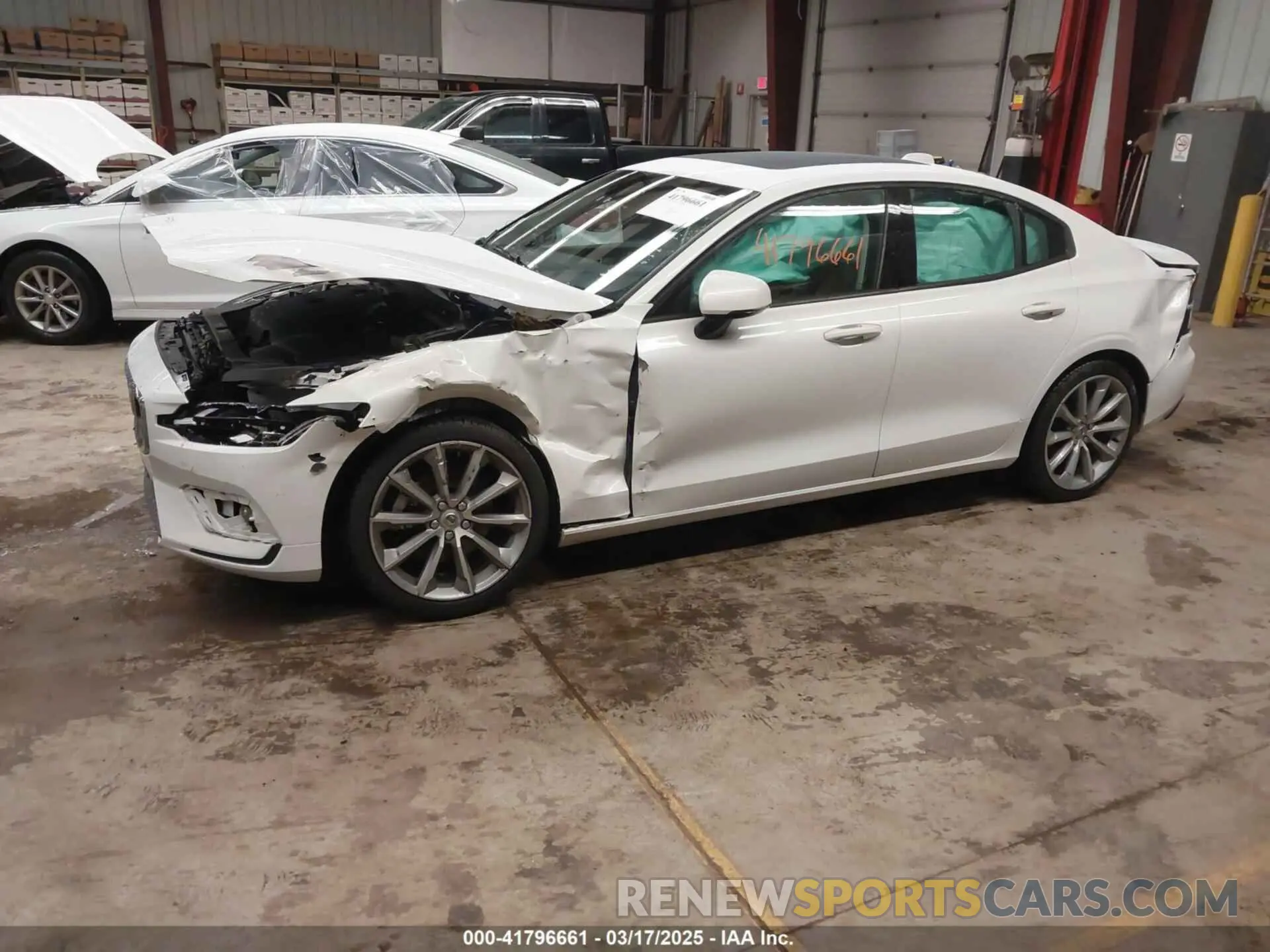 14 fotografías del automóvil dañado 7JR102FK7MG102659 VOLVO S60 2021