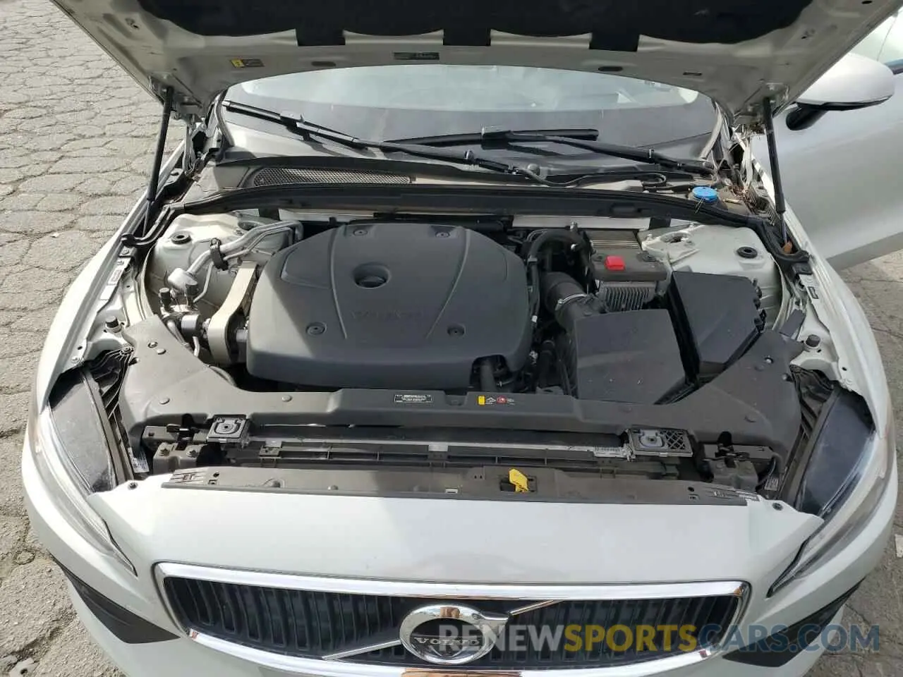 11 fotografías del automóvil dañado 7JR102FK8MG095446 VOLVO S60 2021