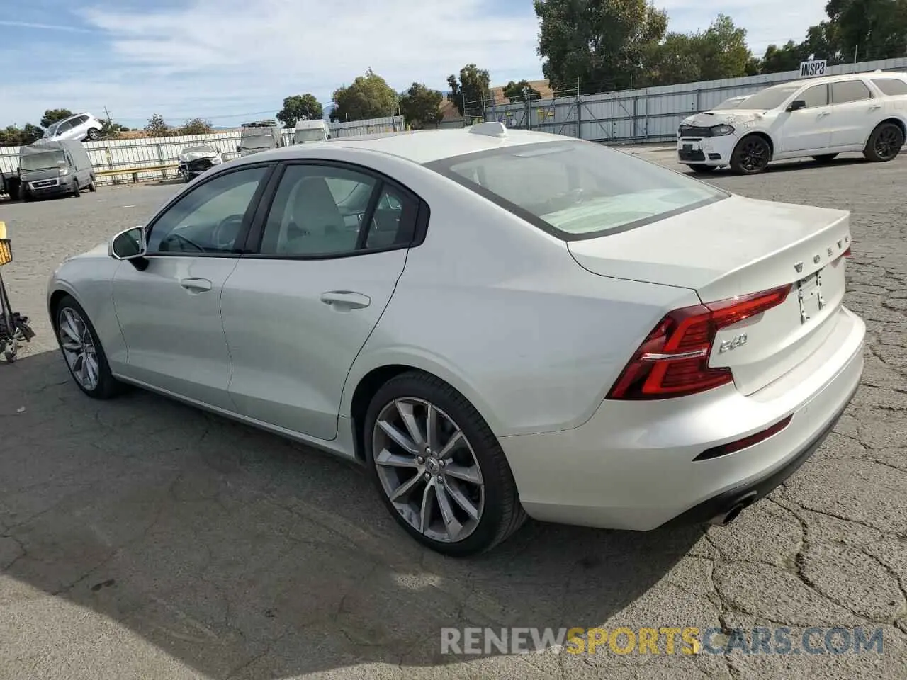 2 fotografías del automóvil dañado 7JR102FK8MG095446 VOLVO S60 2021