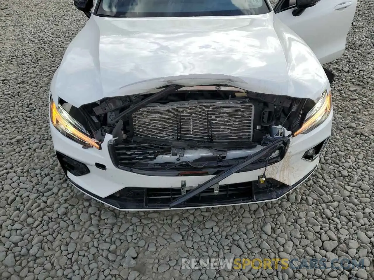 11 fotografías del automóvil dañado 7JR102FZ8MG122870 VOLVO S60 2021