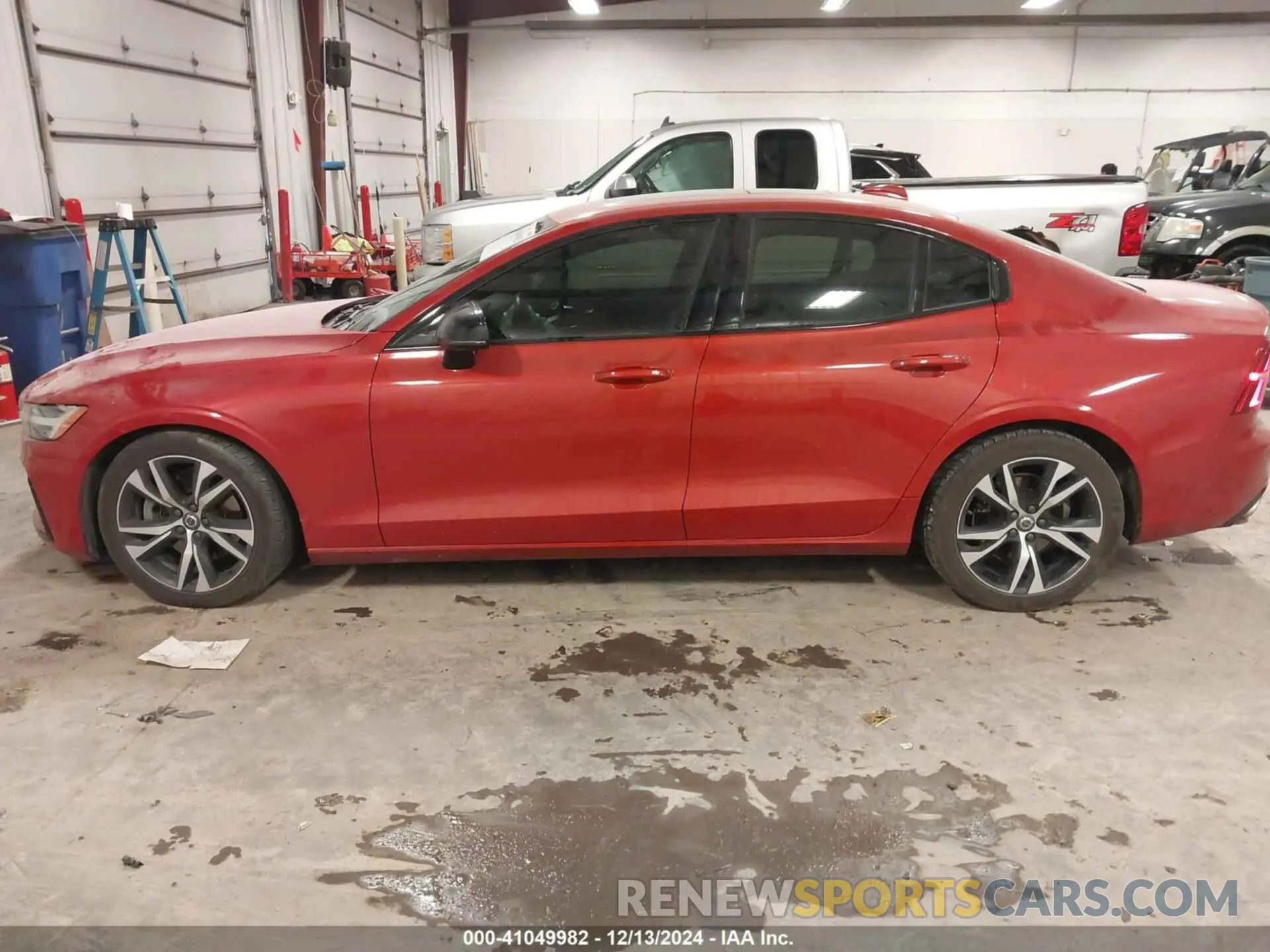 14 fotografías del automóvil dañado 7JR102TM6MG112184 VOLVO S60 2021