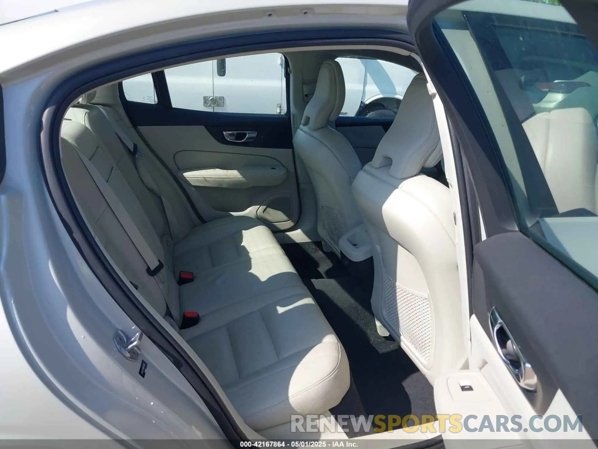 8 fotografías del automóvil dañado 7JR102TZ9MG109307 VOLVO S60 2021