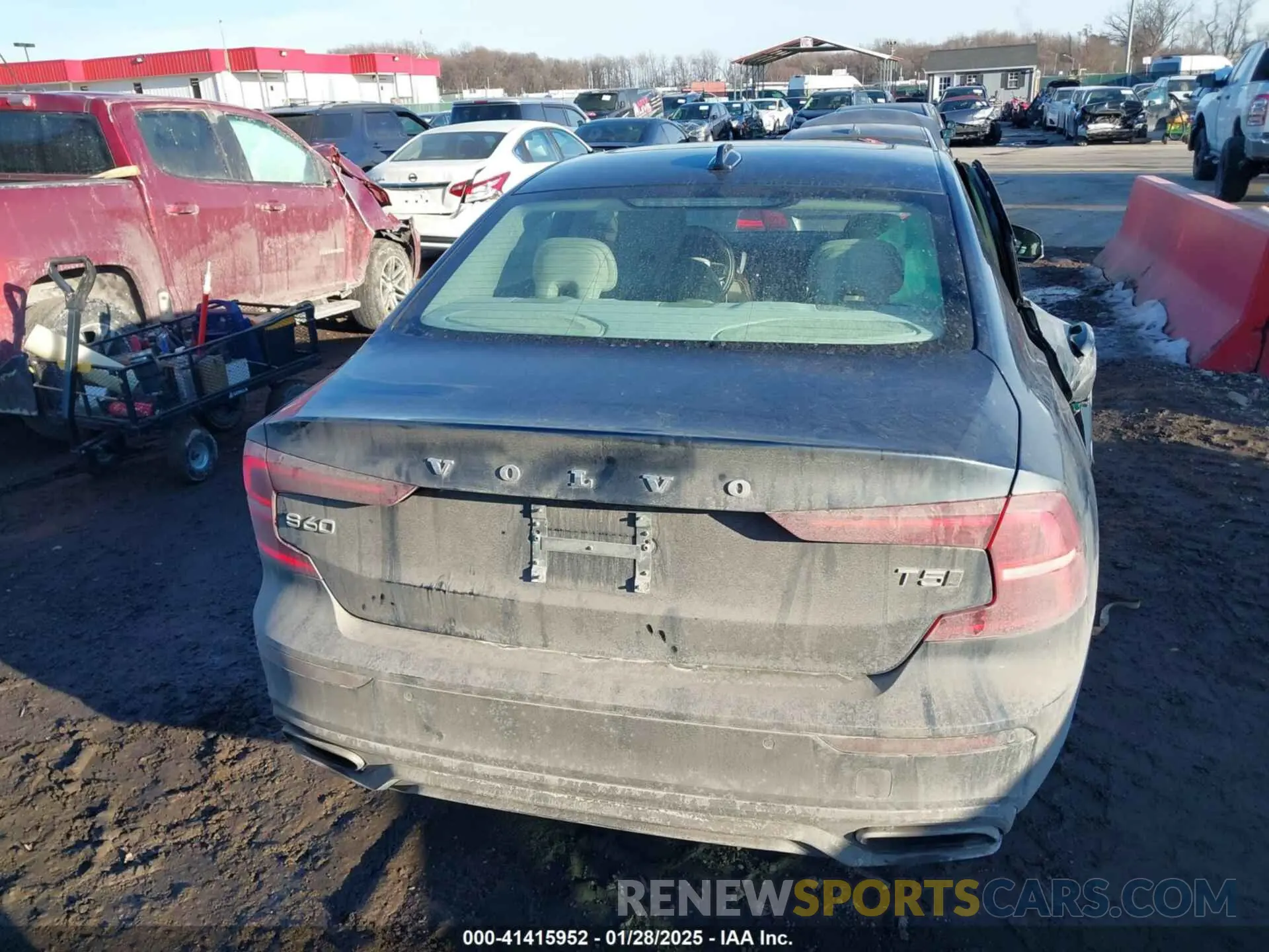 17 fotografías del automóvil dañado 7JR102TZ9MG118072 VOLVO S60 2021