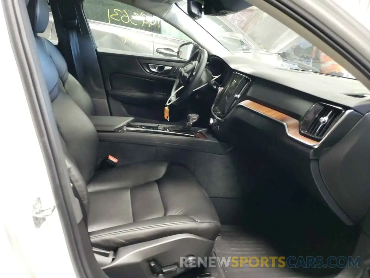 5 fotografías del automóvil dañado 7JR102TZXMG112474 VOLVO S60 2021