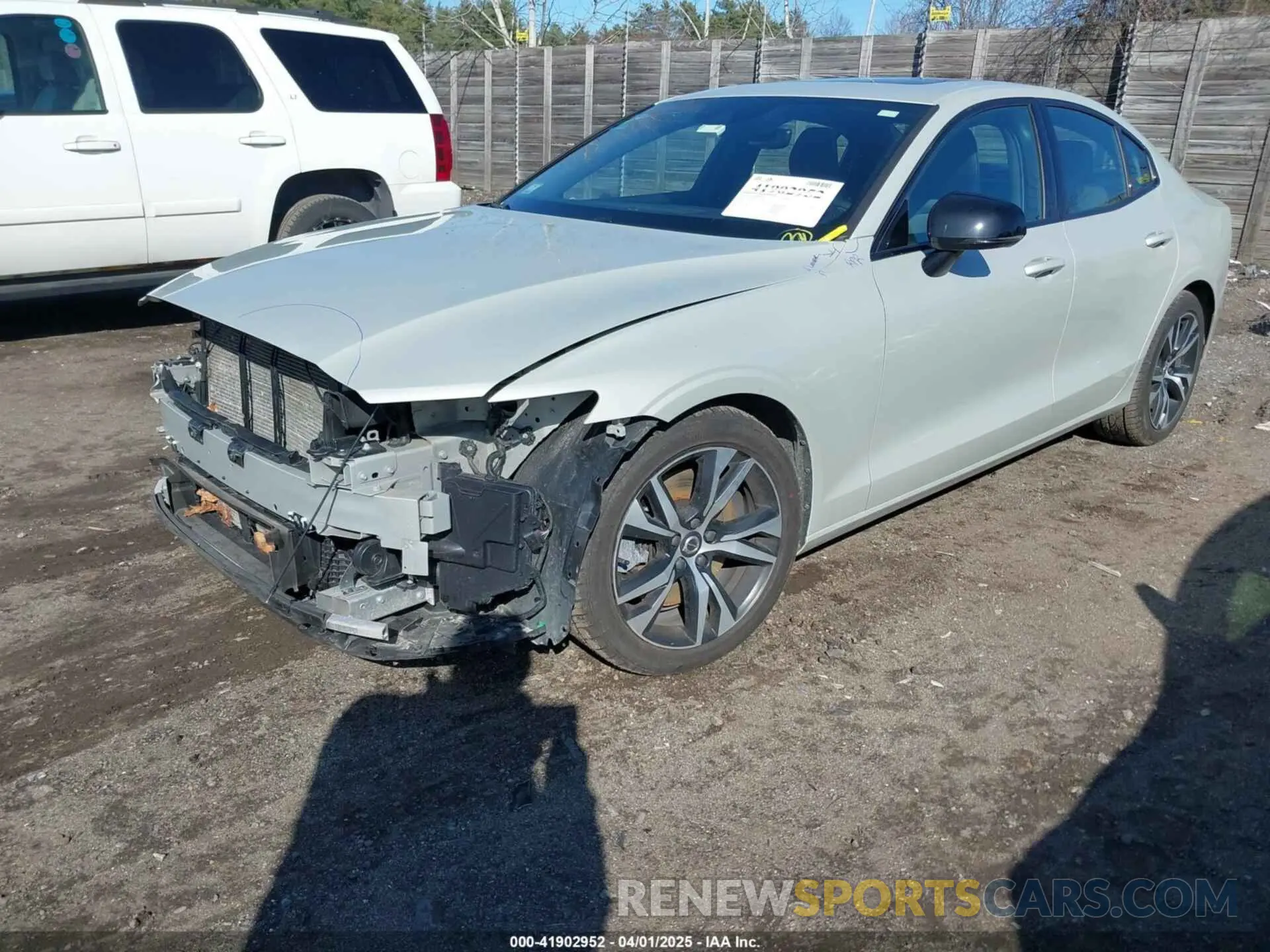 2 fotografías del automóvil dañado 7JRA22TM3MG102383 VOLVO S60 2021