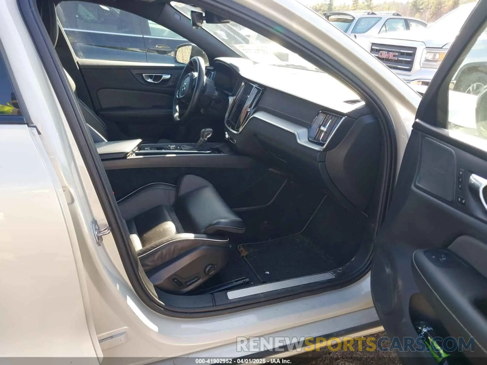 5 fotografías del automóvil dañado 7JRA22TM3MG102383 VOLVO S60 2021