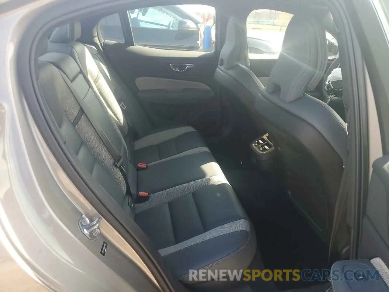 10 fotografías del automóvil dañado 7JRA22TMXMG095156 VOLVO S60 2021