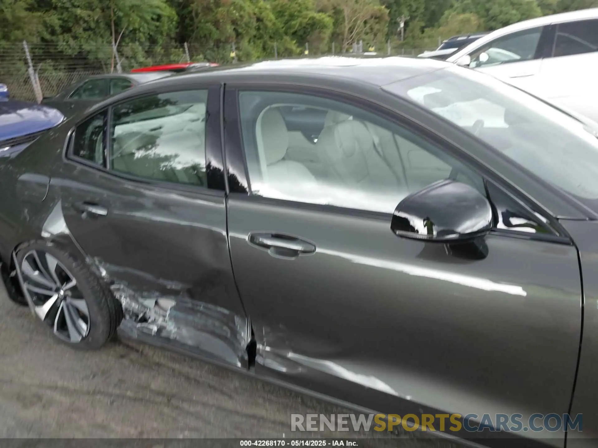 13 fotografías del automóvil dañado 7JRL12FZ0NG154042 VOLVO S60 2022