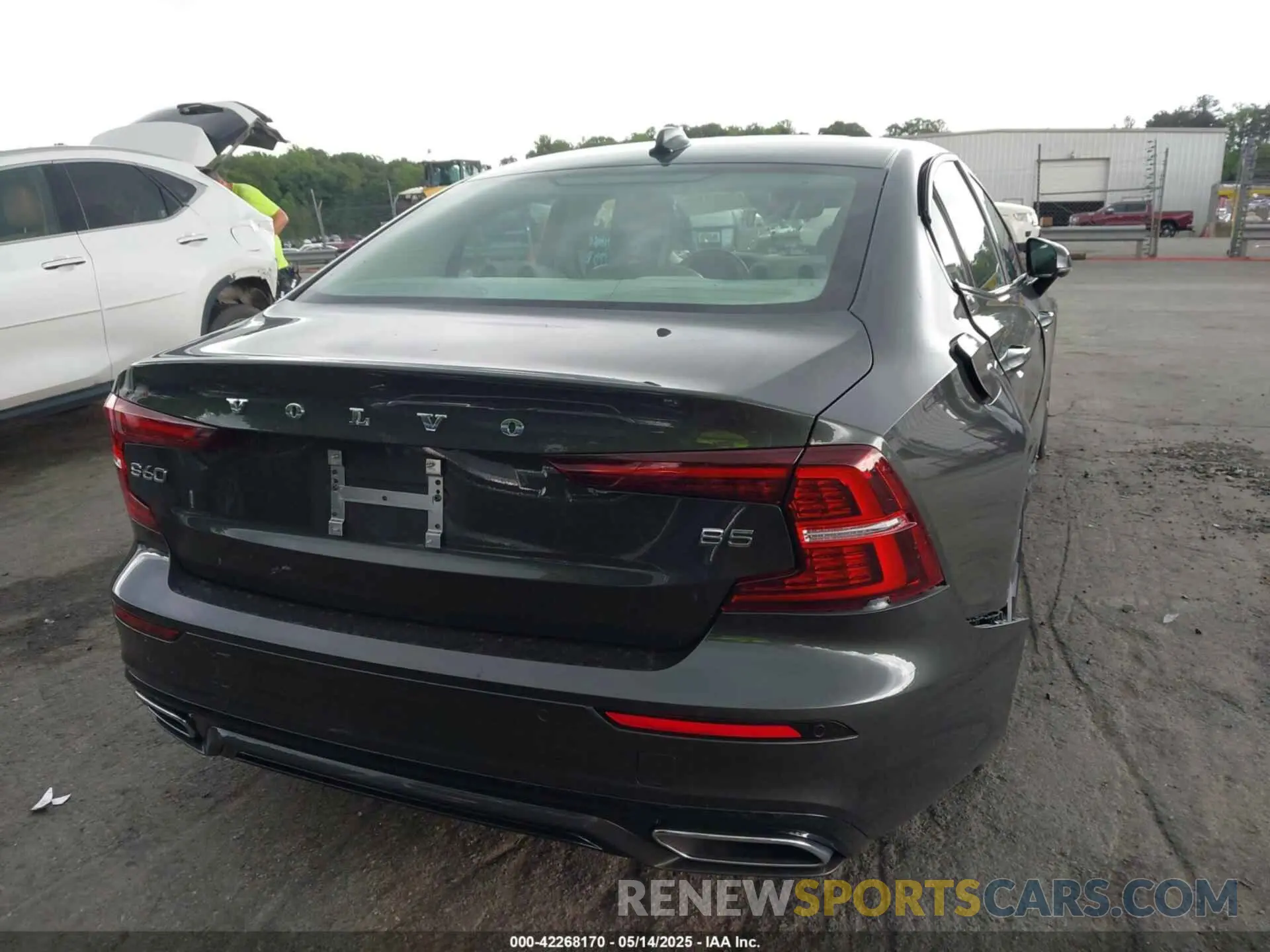 16 fotografías del automóvil dañado 7JRL12FZ0NG154042 VOLVO S60 2022