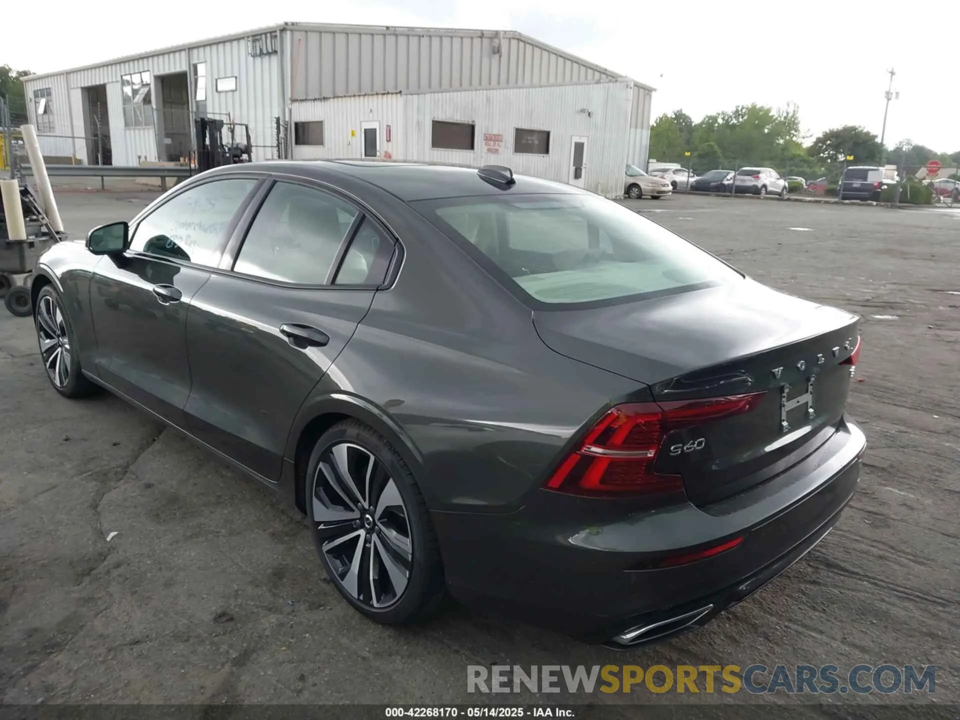 3 fotografías del automóvil dañado 7JRL12FZ0NG154042 VOLVO S60 2022